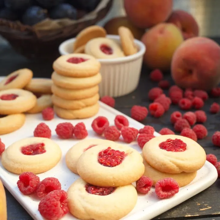 Vegan Thumbprint Cookies raspberry jam biscuiti cu gem