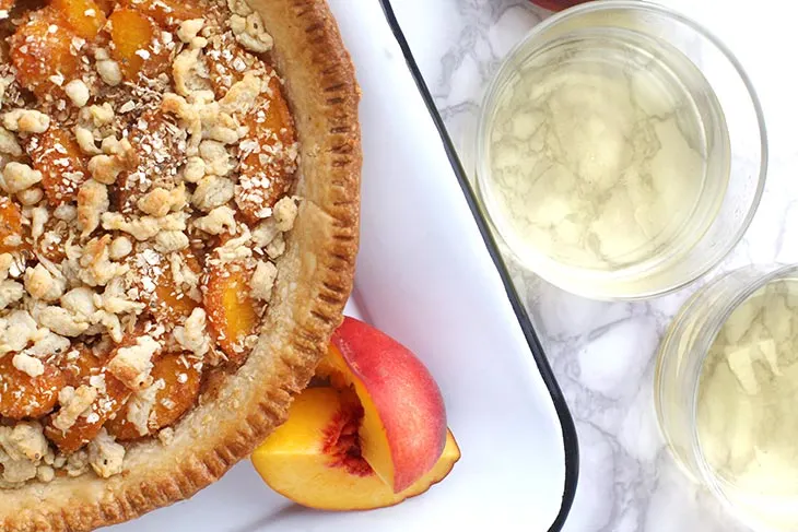 healthy Peach Crumble Pie