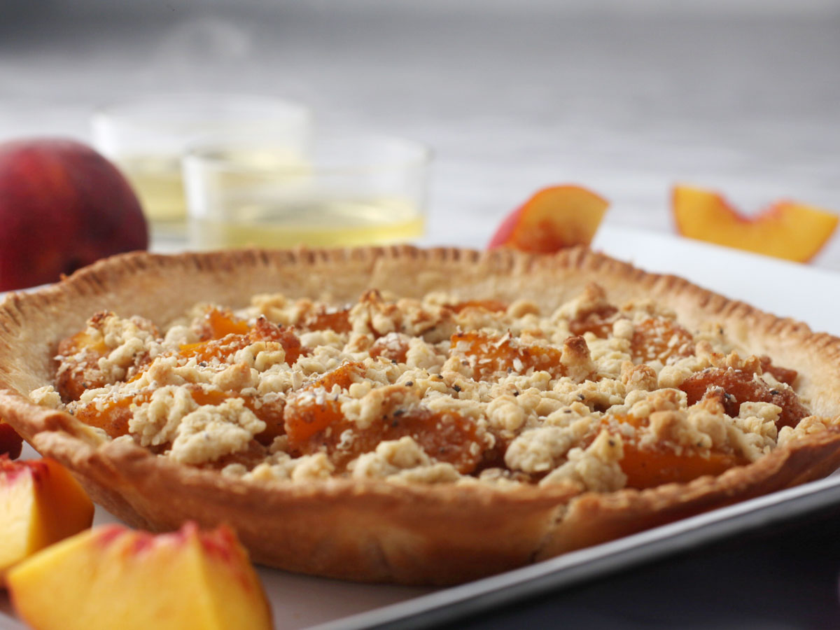 vegan Peach Crumble Pie