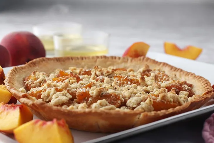 homemade peach crumble pie