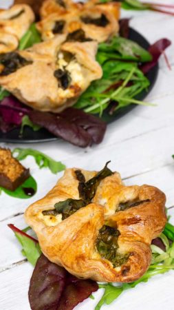 Vegan Spinach Puffs - Gourmandelle