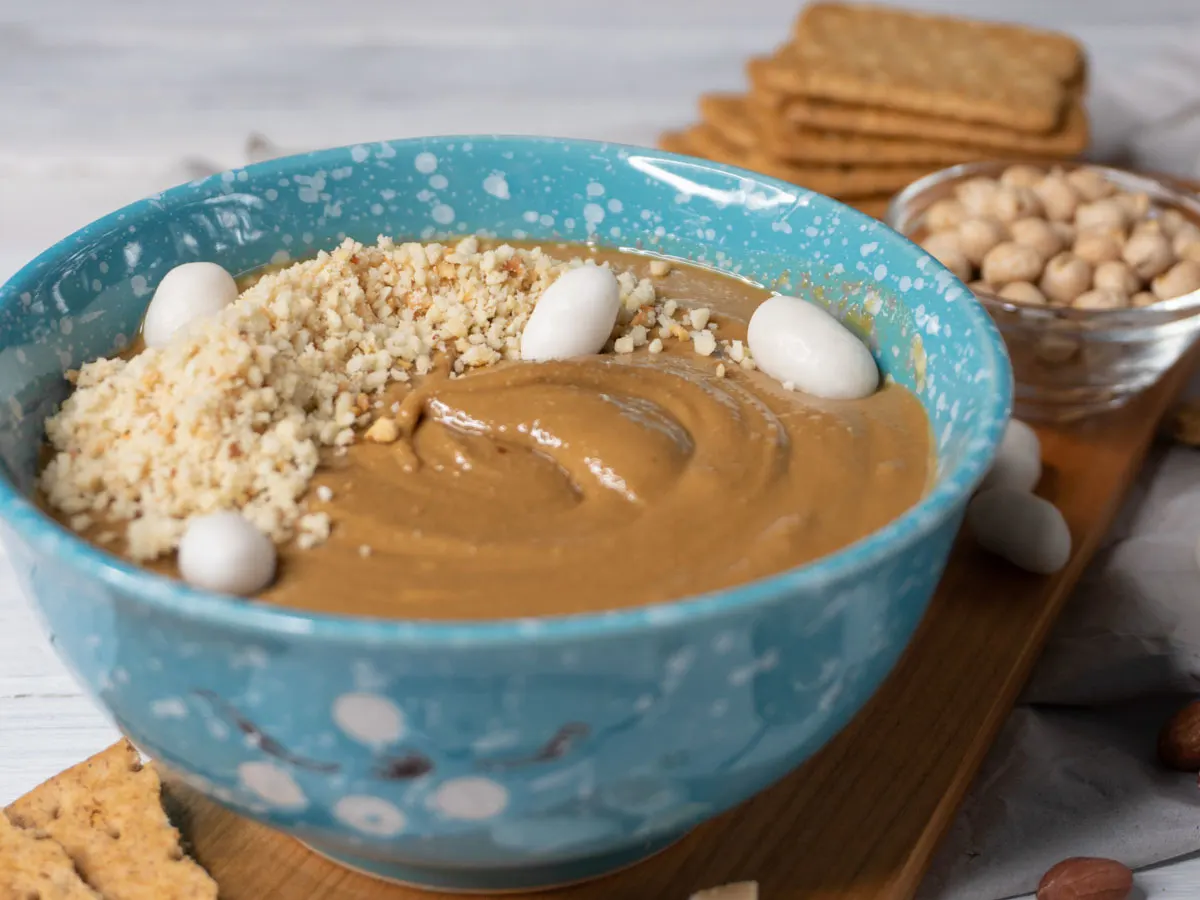 Dessert Hummus with Peanut Butter