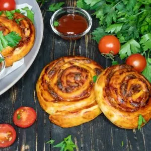 Vegan Pizza Pinwheels baked rulouri pizza