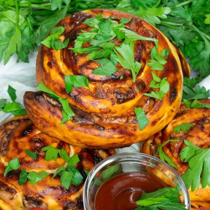 Vegan Pizza Puff Pinwheels rulouri pizza