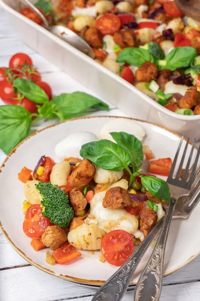 Caserola cu gnocchi vegan si legume