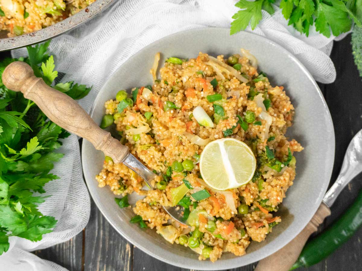 15-Min Quinoa Fried Rice - Gourmandelle