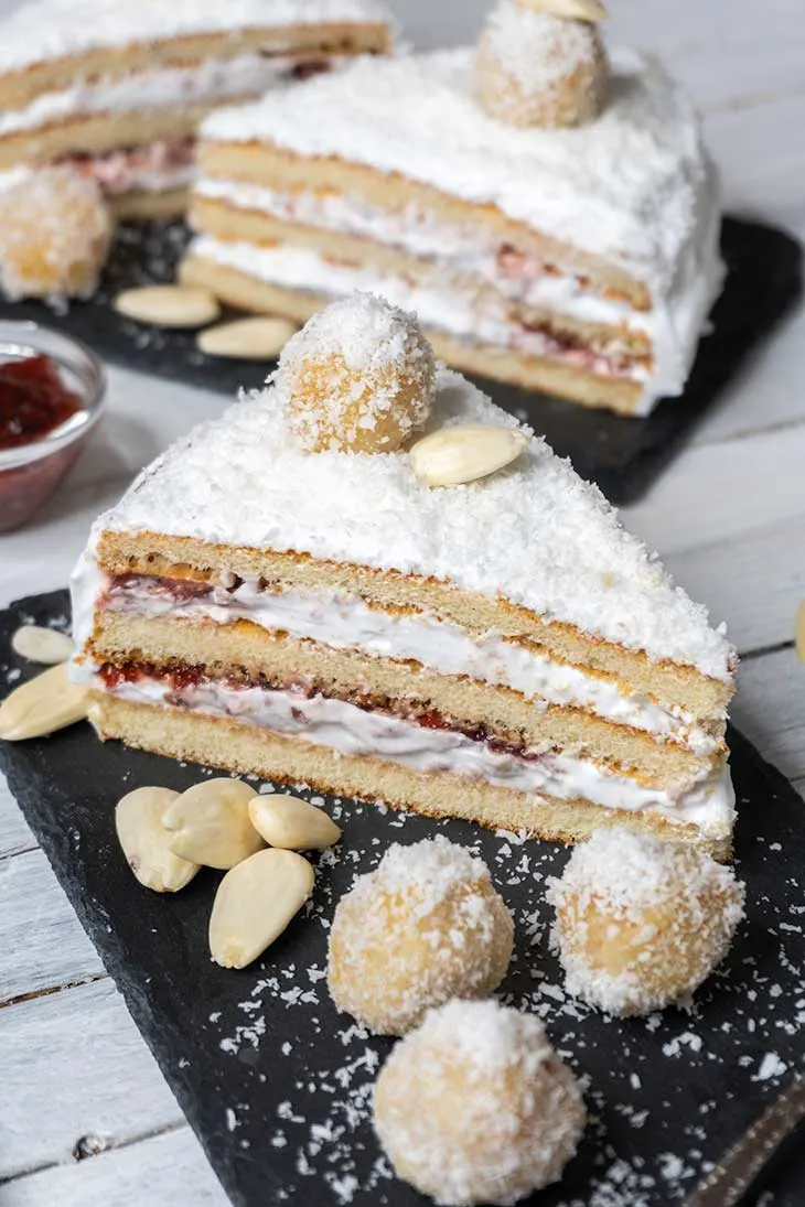 Tort Raffaello vegan cu cocos