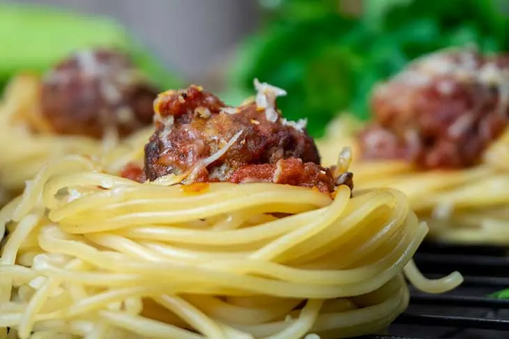 Vegetarian Spaghetti 'Meatball' Cups