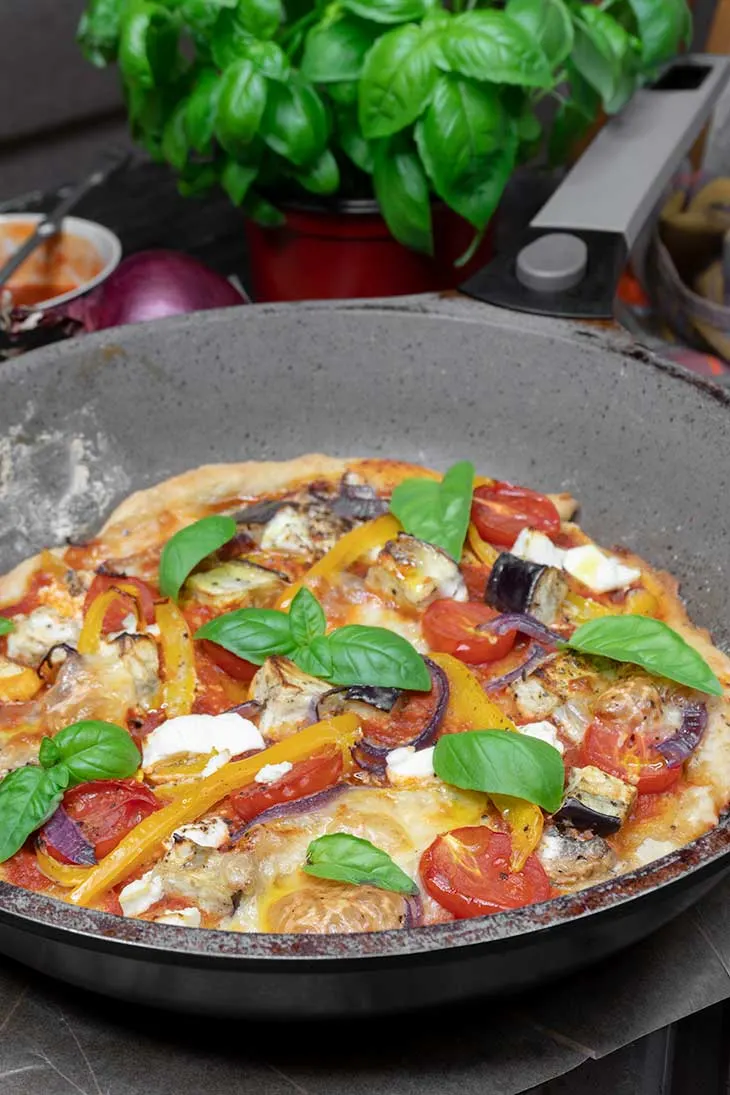 Vegan Skillet Pizza la tigaie