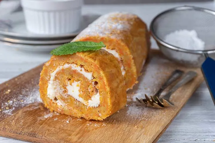 Carrot Cake Swiss Roll Rulada cu morcovi reteta