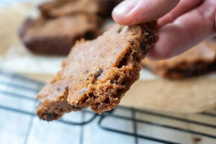 Blondies cu chipsuri de ciocolata vegane