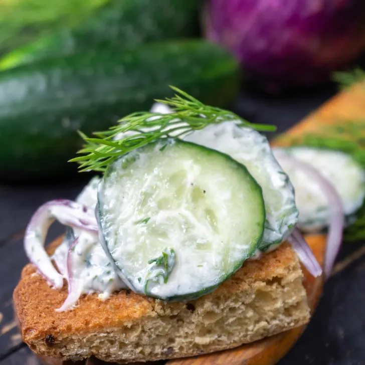 Creamy cucumber salad on toast salata de castraveti