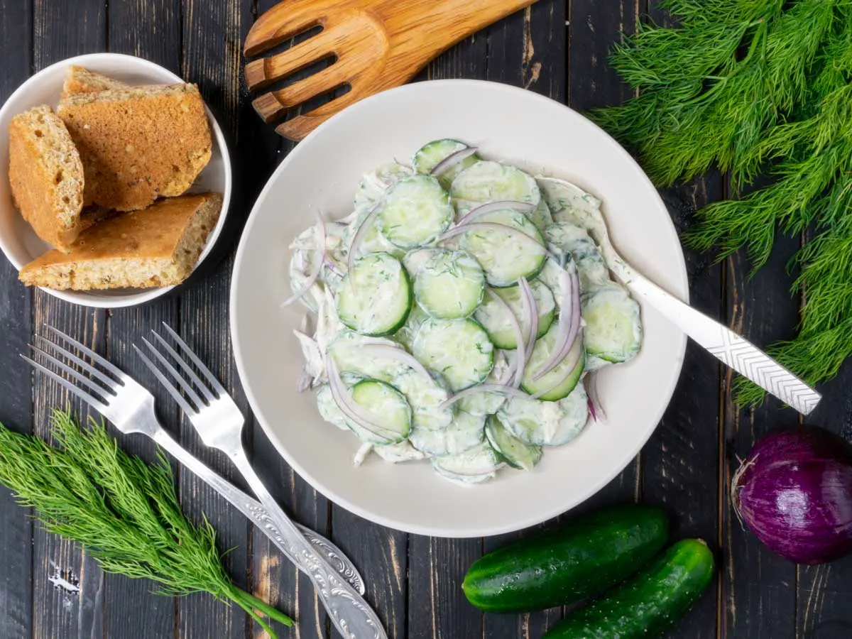 salata de castraveti vegana