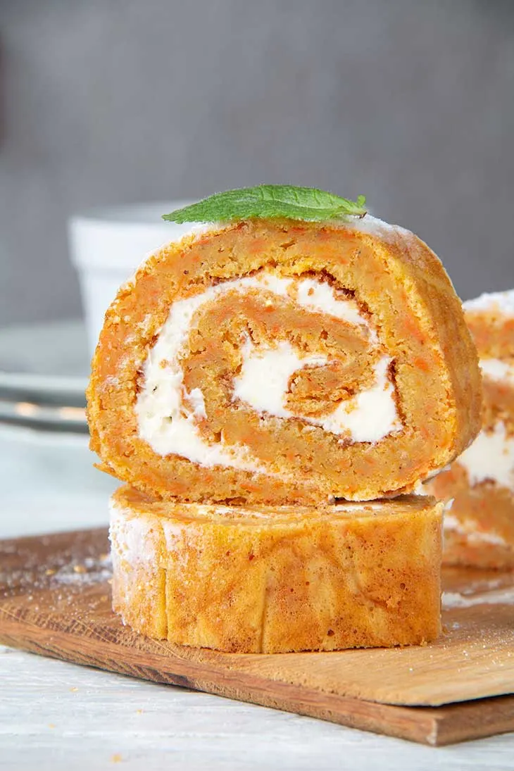 Easy Carrot Cake Swiss Roll