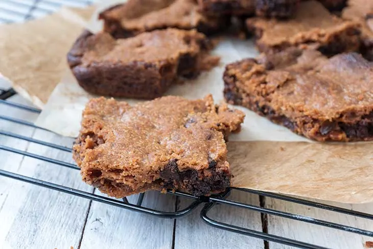 Blondies cu chipsuri de ciocolata reteta