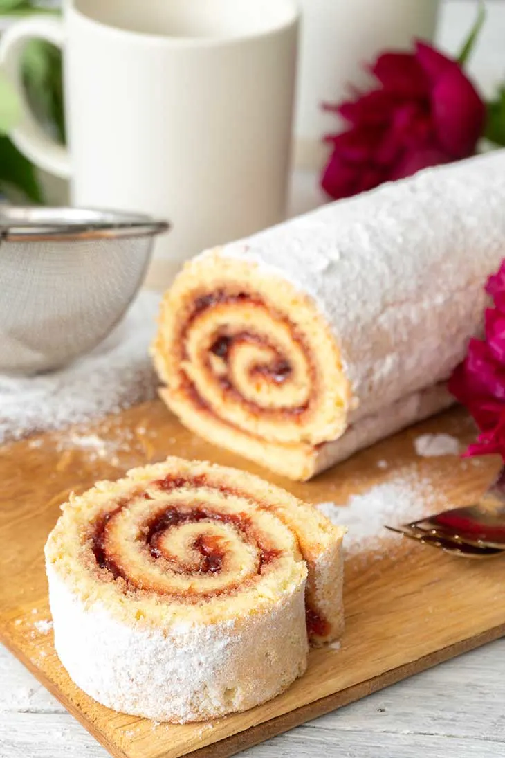 Vanilla Swiss Roll with Jam 