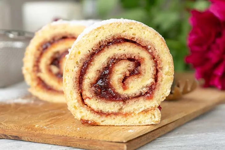 Vanilla Swiss Roll with Jam rulada de vanilie cu gem