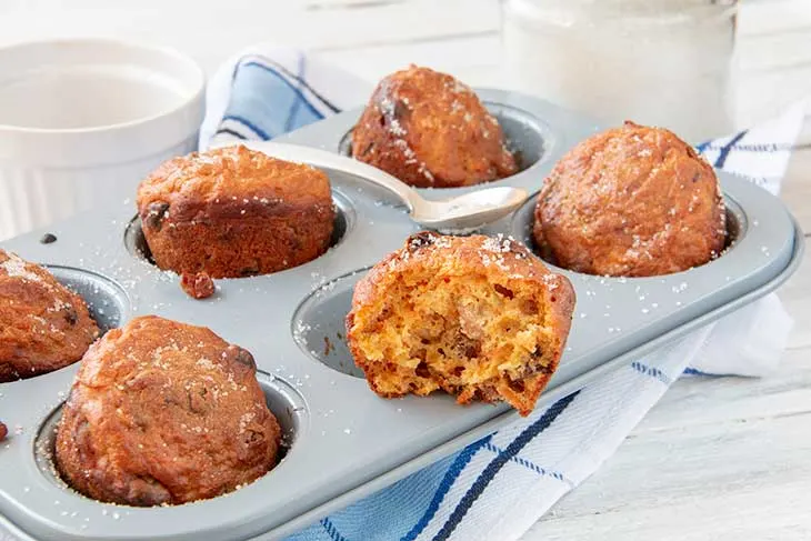 Vegan Carrot Muffins with Chocolate Chips Briose cu morcovi