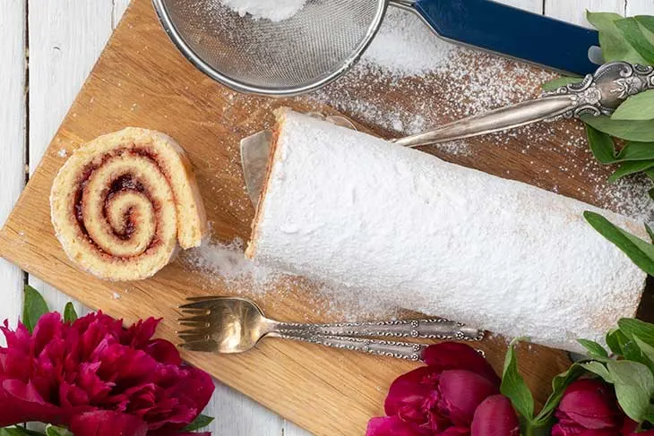 Vegan Vanilla Swiss Roll with Jam homemade