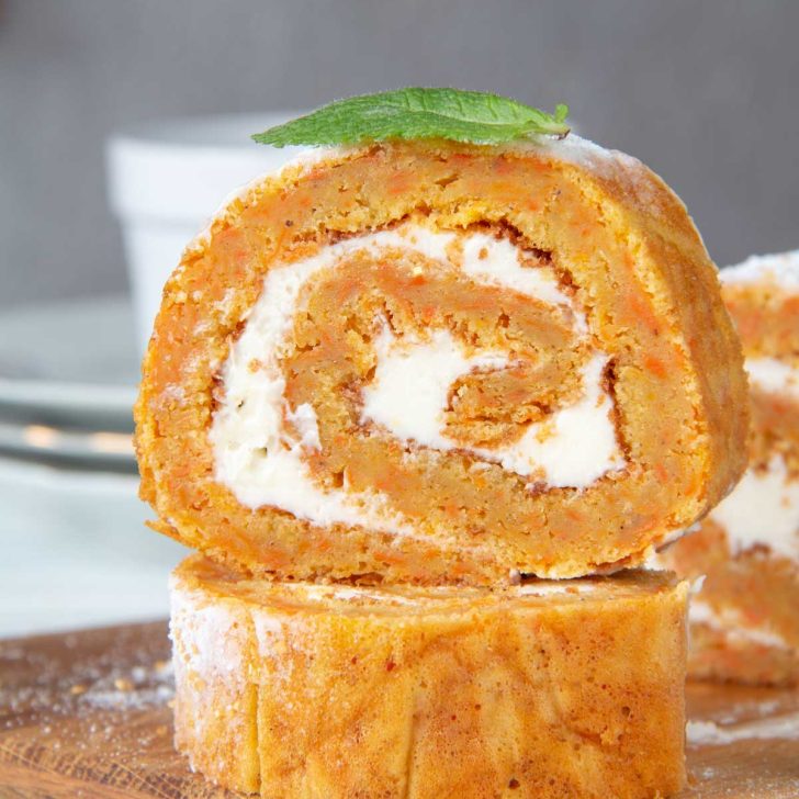 Easy Carrot Cake Swiss Roll Rulada cu morcovi