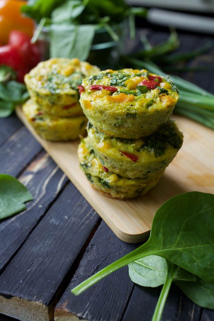 Healthy Veggie-Packed Breakfast Muffins Briose sarate pentru mic dejun