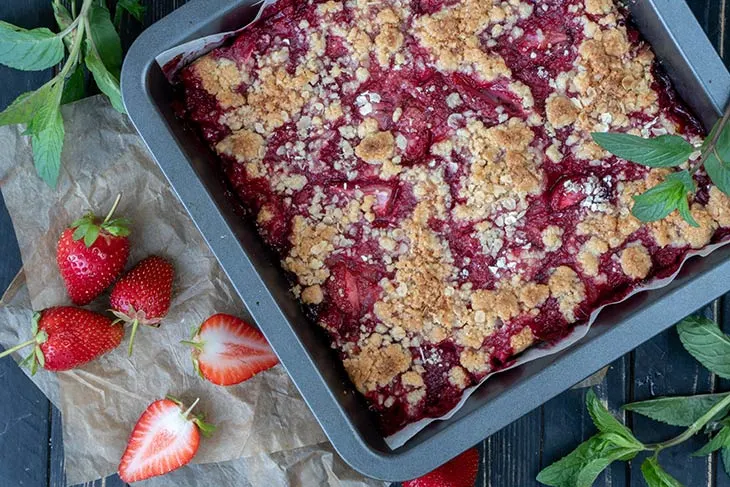 Strawberry Crumb Bar at home