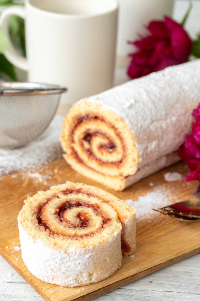 Vanilla Swiss Roll with Jam rulada cu gem