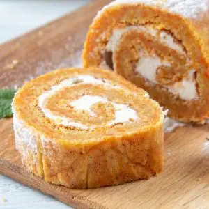 Vegan Carrot Cake Swiss Roll Rulada cu morcovi