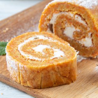 Vegan Carrot Cake Swiss Roll Rulada cu morcovi