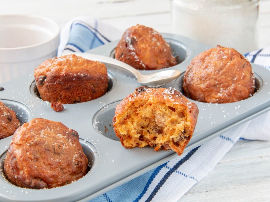 Vegan Carrot Muffins with Chocolate Chips Briose cu morcovi si ciocolata