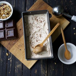 Chocolate peanut butter ice cream Inghetata cu ciocolata de casa