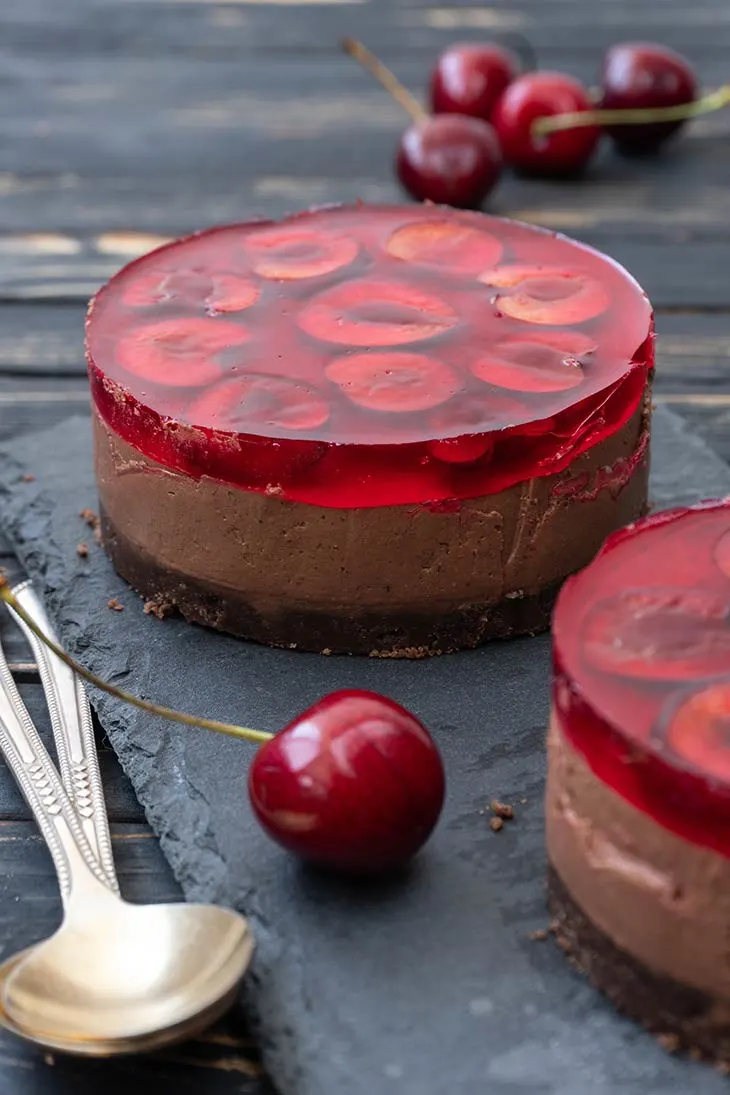 Vegan Cherry Chocolate Cheesecake summer dessert Cheesecake cu cirese si ciocolata