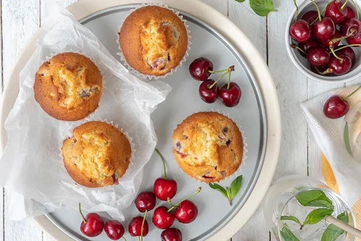 Vegan Cherry Muffins briose cu cirese desert