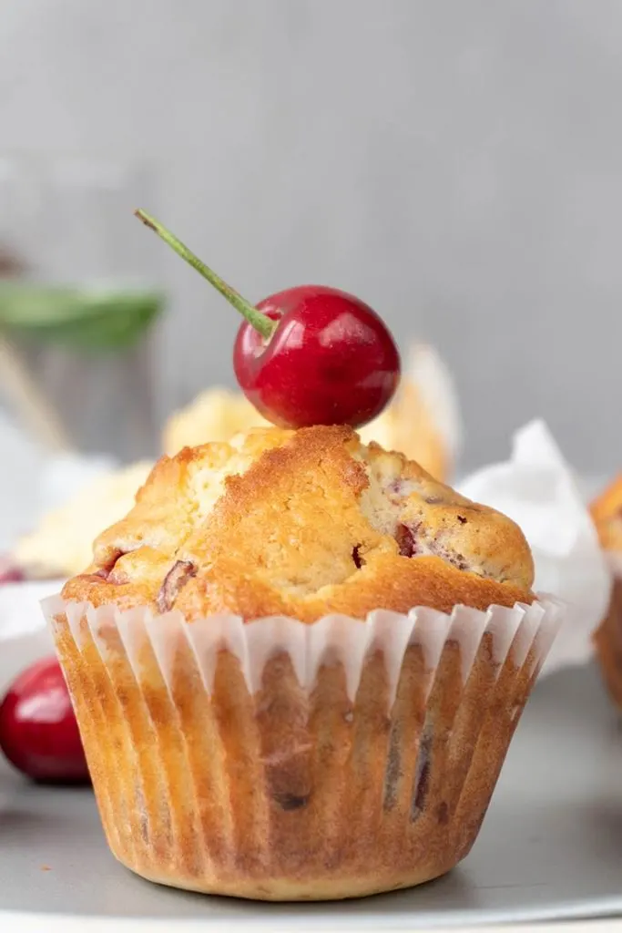 Vegan Cherry Muffins dessert briose cu cirese