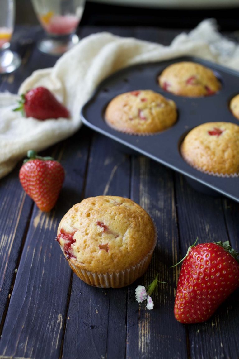 Strawberry Muffins Briose cu capsuni