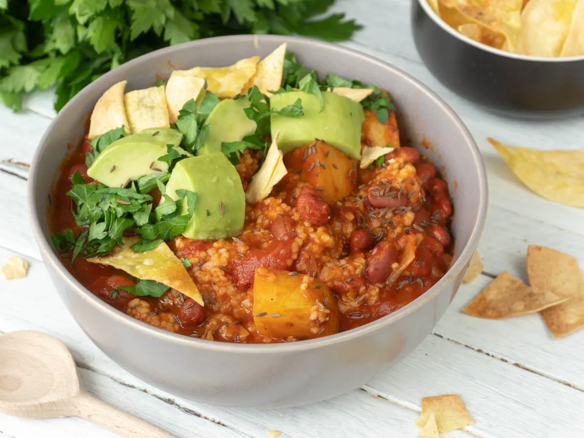 chili vegan cu quinoa