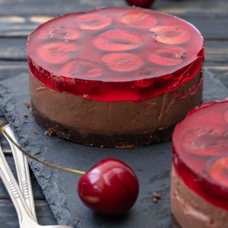 Vegan Cherry Chocolate Cheesecake summer dessert Cheesecake cu cirese si ciocolata