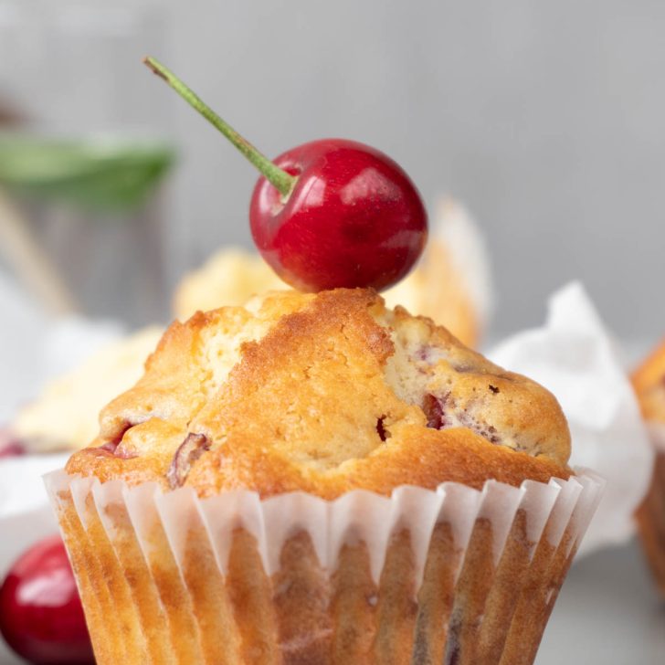 Vegan Cherry Muffins dessert briose cu cirese