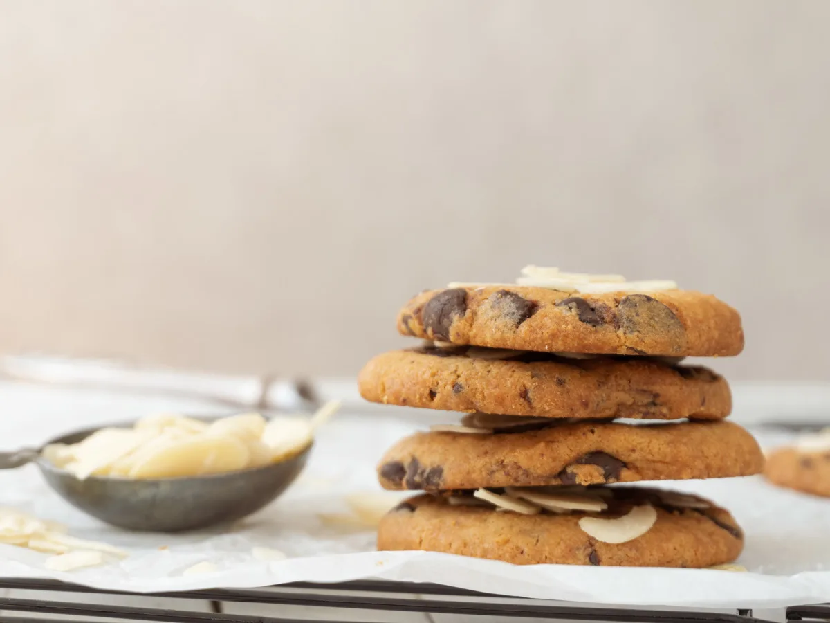 Almond Cookies with Chocolate