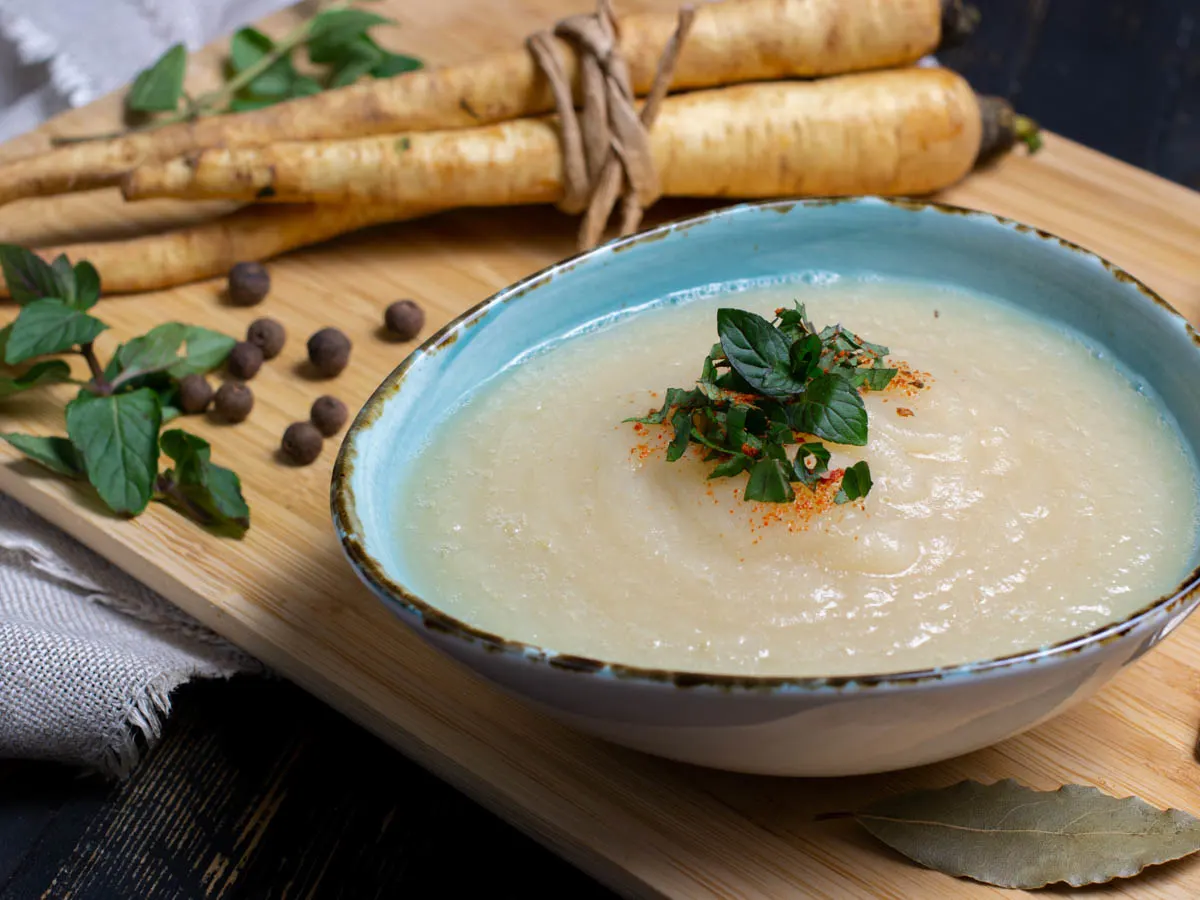 Cream of parsnip soup supa crema de pastarnac