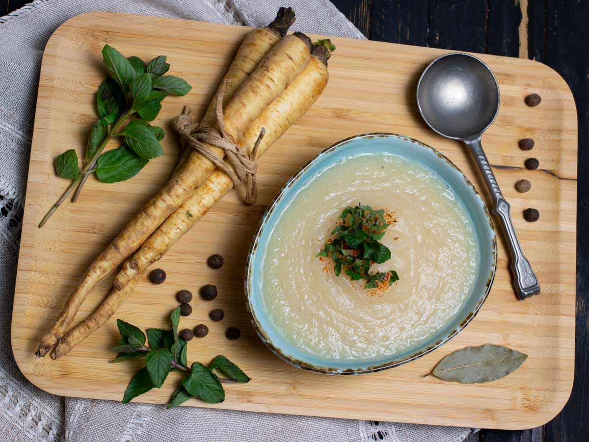 Cream of parsnip soup supa de pastarnac