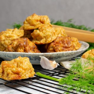 Gluten-Free Garlic Cheesy Biscuits Biscuiti sarati vegani cu usturoi