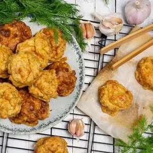 Gluten-Free Vegan Garlic Cheesy Biscuits Biscuiti sarati vegani cu usturoi