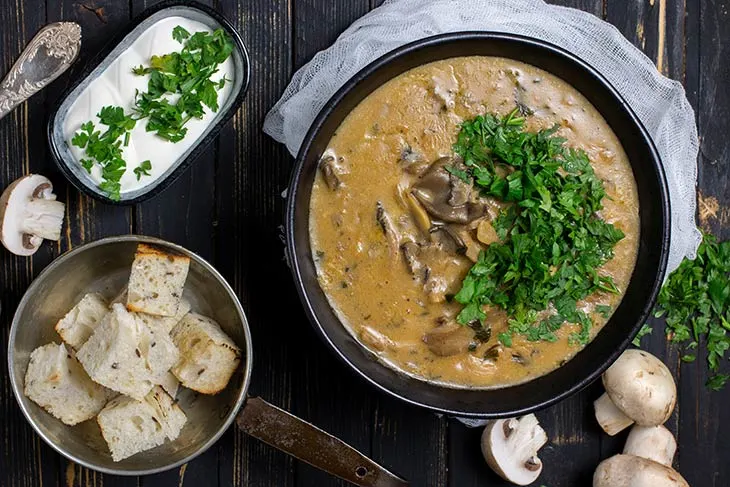 Mixed Mushroom Soup Supa cu mix de ciuperci