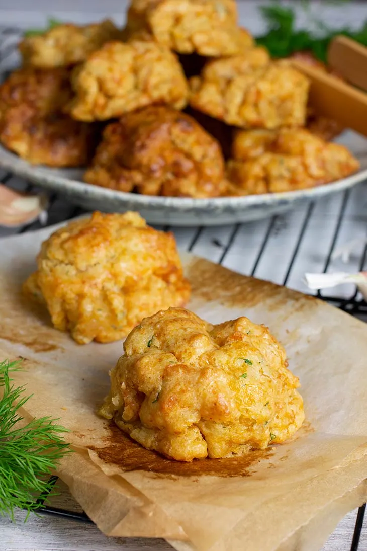 Vegan Garlic Cheese Biscuits 