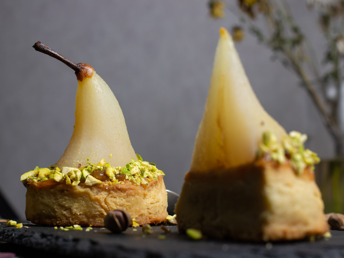 White Wine Poached Pears with Vanilla-Pistachio Blondie Recipe