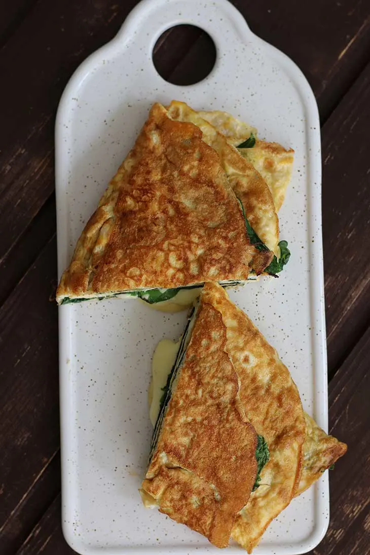 Keto Omelette with Cheese and Spinach 