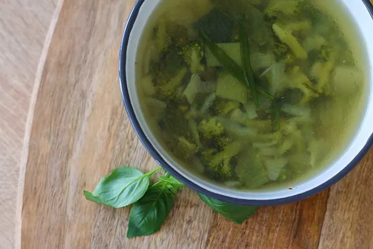 Supa clara cu broccoli si legume