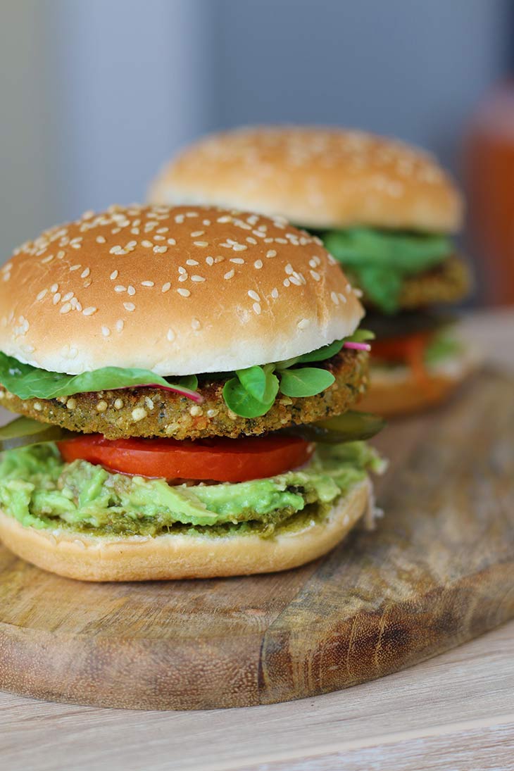 Burger vegan cu broccoli si quinoa