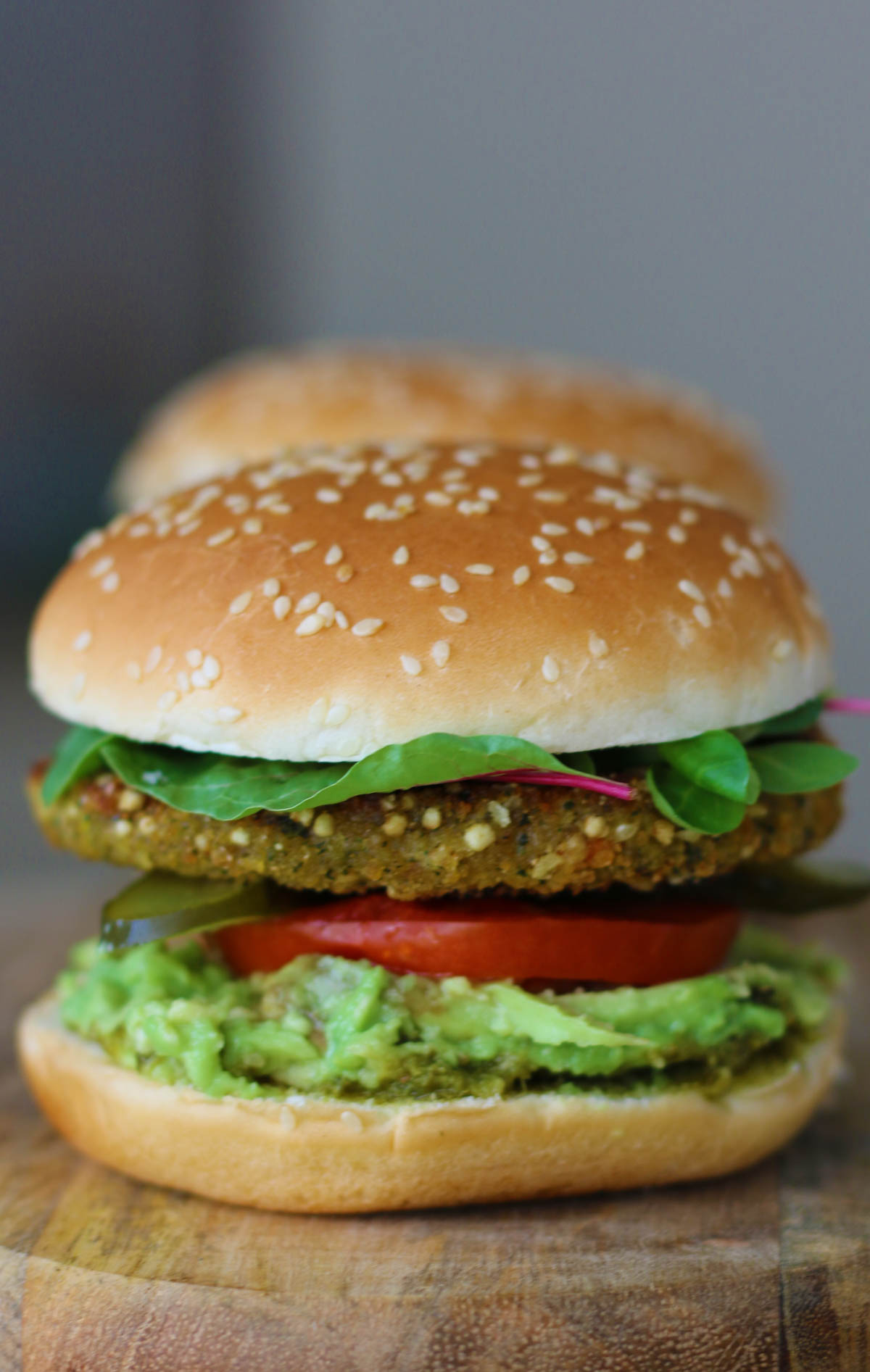 burger vegan cu broccoli si quinoa